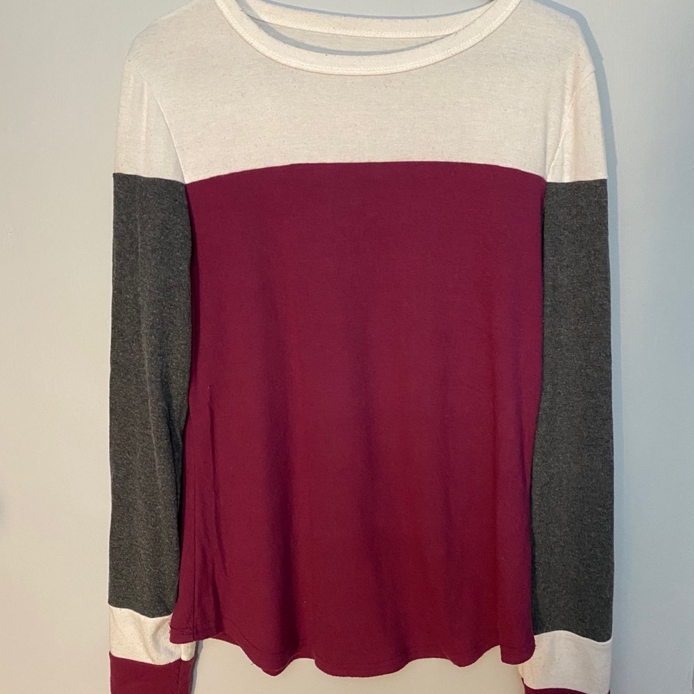 Colorblock long sleeve tunic shirt.